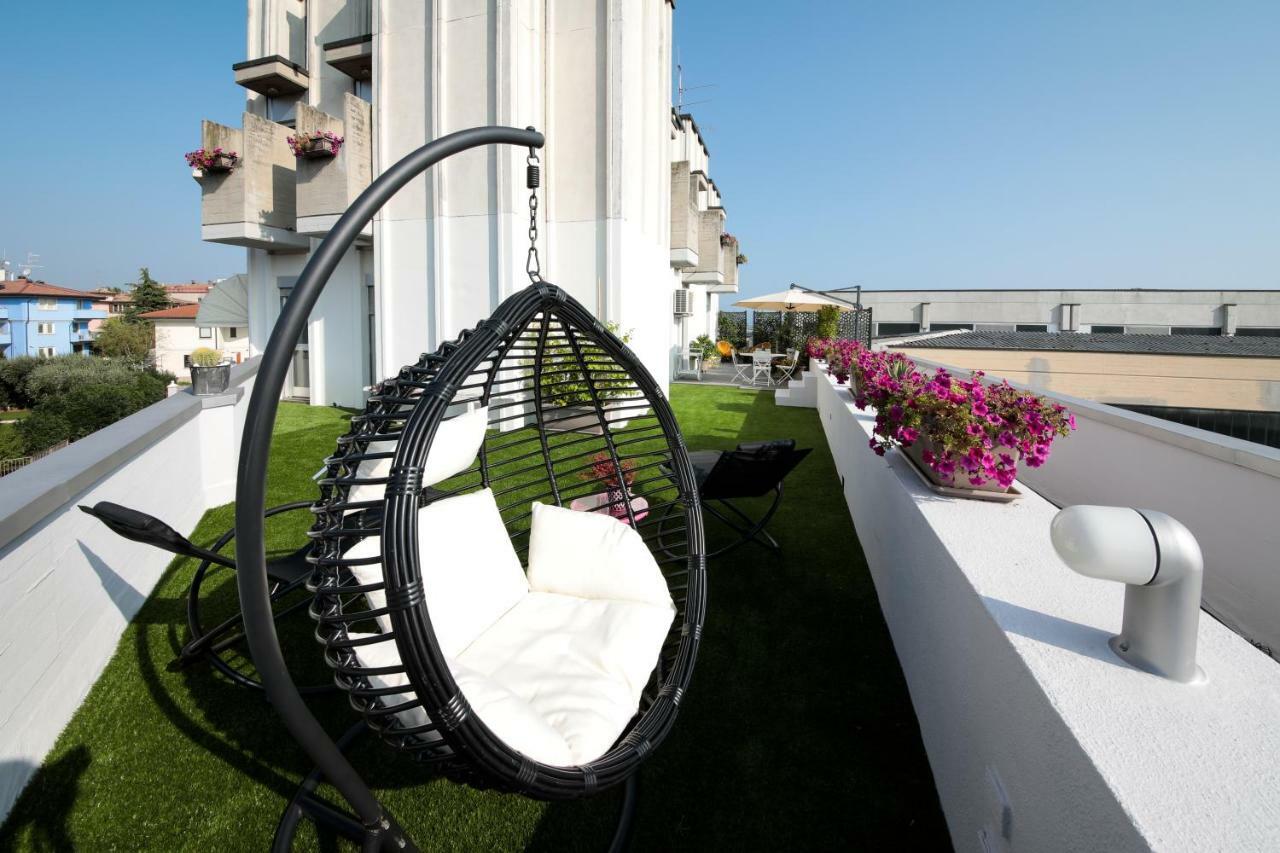 Sunseeker - 80 Mq Di Terrazzo Da Sogno Desenzano del Garda Bagian luar foto